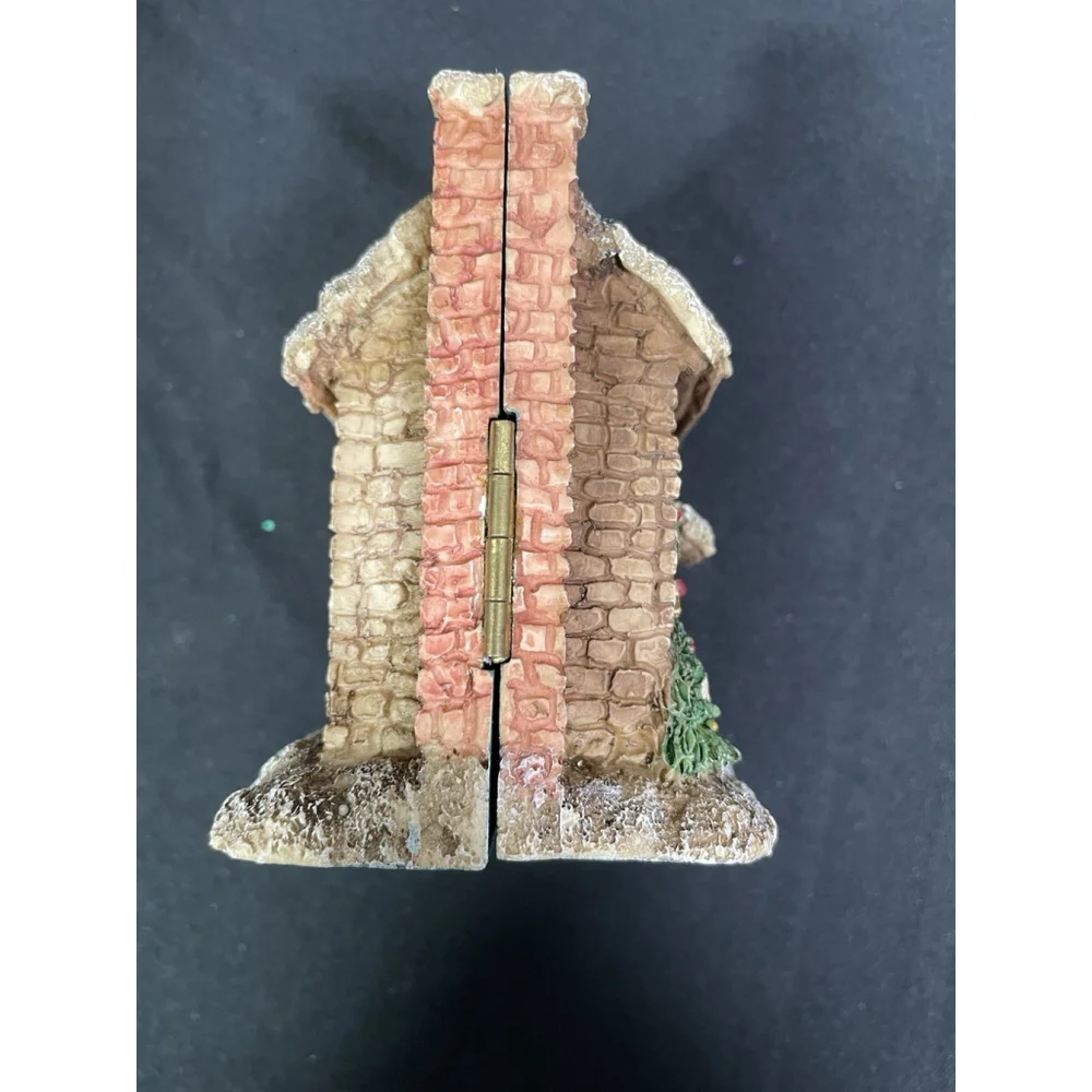 Windsor Collection 25446 Resin Hinged Cottage Christmas Scene Santa Claus